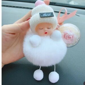 🌸 White Fluffy Doll Keychain